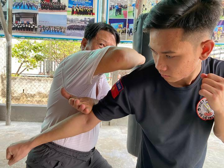 "Đời võ sĩ như người đi tắm sông, bước xuống thế nào lên y chang vậy"